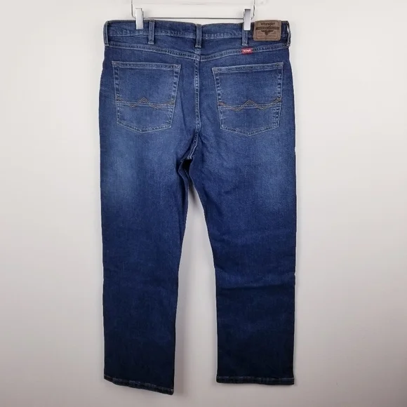 Wrangler Relaxed Boot Jeans NWT size 36x29